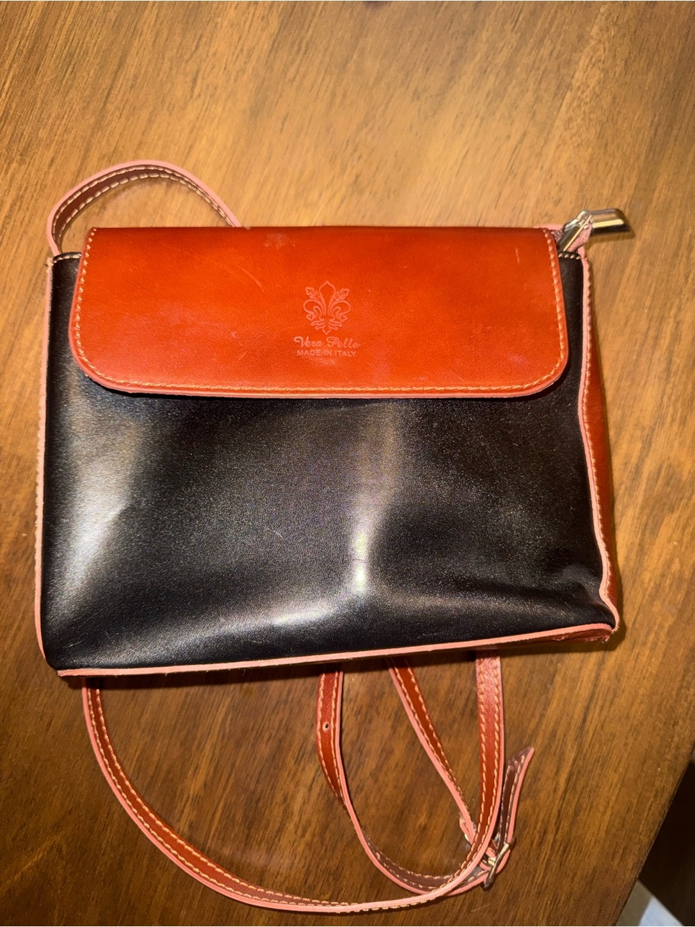 Vera Pelle Black and Rust Crossbody Shoulder Bag